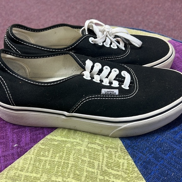 Van size 9 women 7.5 men - Picture 3 of 7